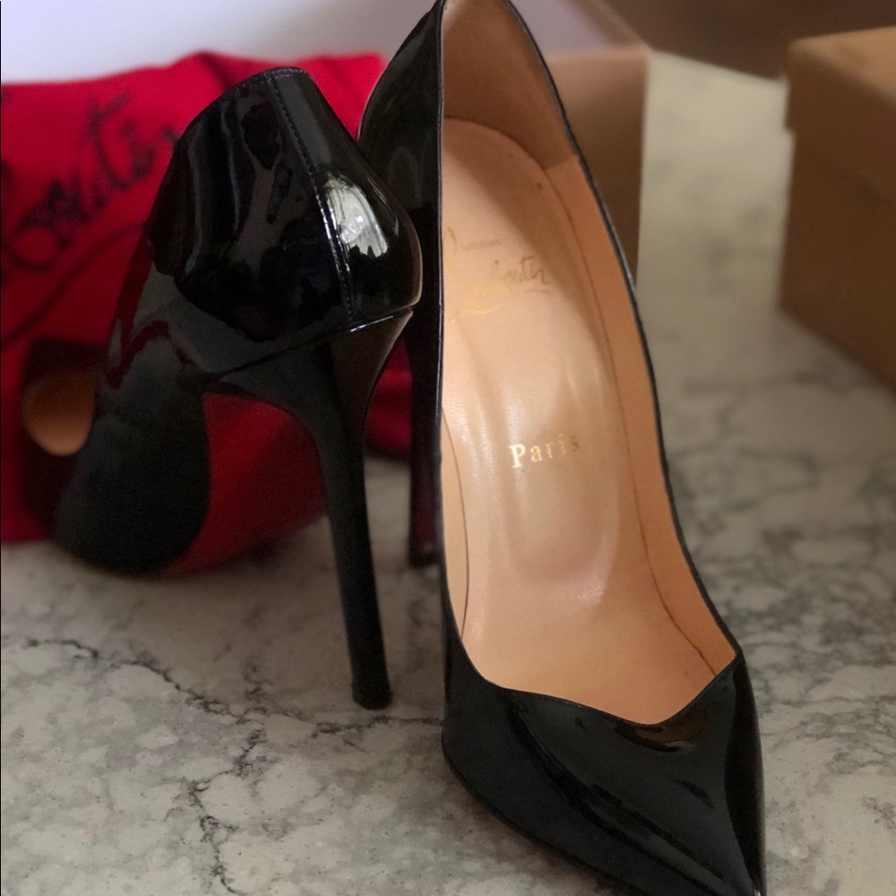 Christian Louboutin black pumps 38.5 Baby’smust go